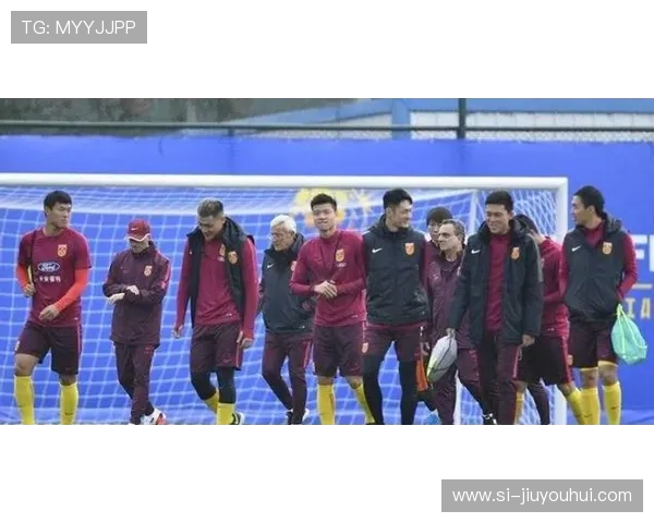 白岩松亲临秦皇岛足球赛现场 激情互动引爆球迷热情